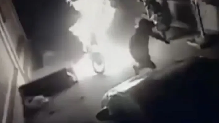 Eski eşinin motosikletini kundaklatan şahıs ile kundaklayan 2 kişi tutuklandı