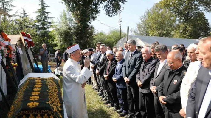 Eskişehir İl Emniyet Müdürü'nün annesi Sakarya'da son yolculuğuna uğurlandı