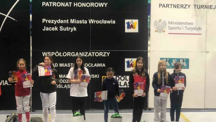 Eskrimci Derin Taşpınar Polonya'da şampiyon oldu