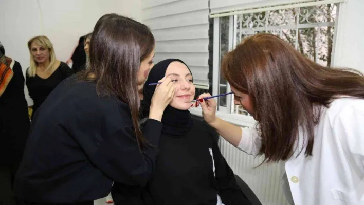 ESMEK'in temel makyaj eğitimleri büyük ilgi görüyor