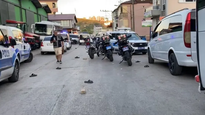 Ev baskınıyla başlayan kavgada sokak savaş alanına döndü