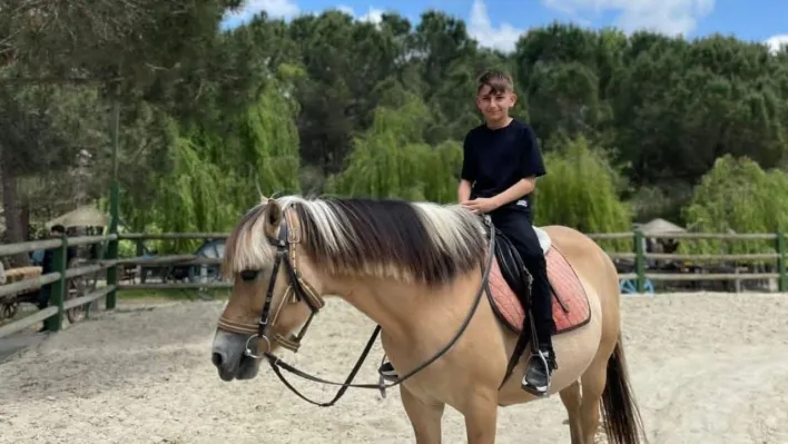 Evinde ölü bulunan 13 yaşındaki çocuğun cenazesi Adli Tıp Kurumu'ndan alındı