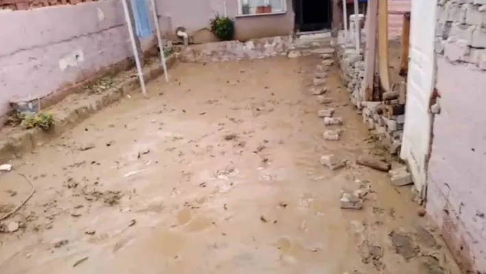 Evini su basan vatandaş isyan etti: 'Benim oyum nereye gidiyor'