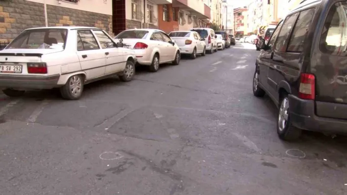 Eyüpsultan'da 20 yaşındaki genç, sokak ortasında silahla vurularak öldürüldü