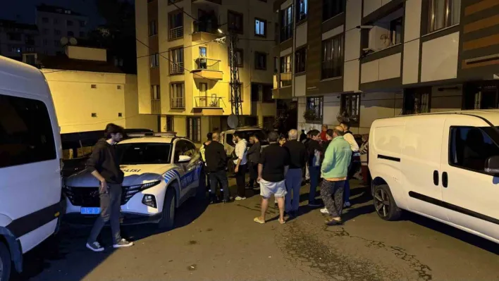 Eyüpsultan'da bir sürücü sokakta bulunan 8 araca çarptı