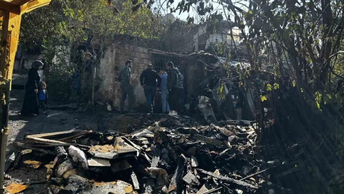 Eyüpsultan'da gecekondudan alevler yükseldi