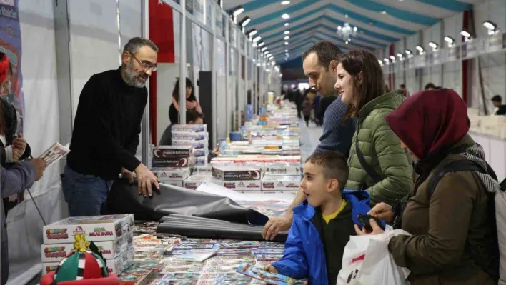 Eyüpsultan'da geleneksel kitap fuarı Ramazan ayında kapılarını açtı