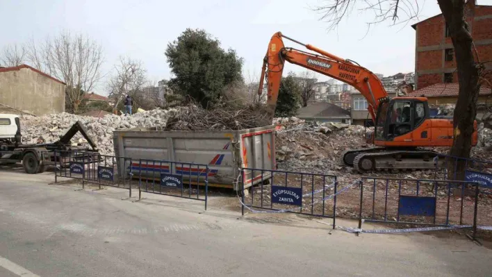 Eyüpsultan'da Haliç Hospital binasının yıkımı tamamlandı