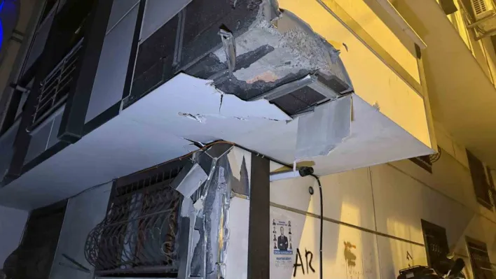 Eyüpsultan'da sokağa dalan vinç dehşet saçtı: Mahalleli sokağa döküldü