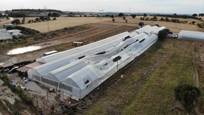 Ezine'de sağanak yağışla birlikte bin 150 dekar tarım arazisi zarar gördü