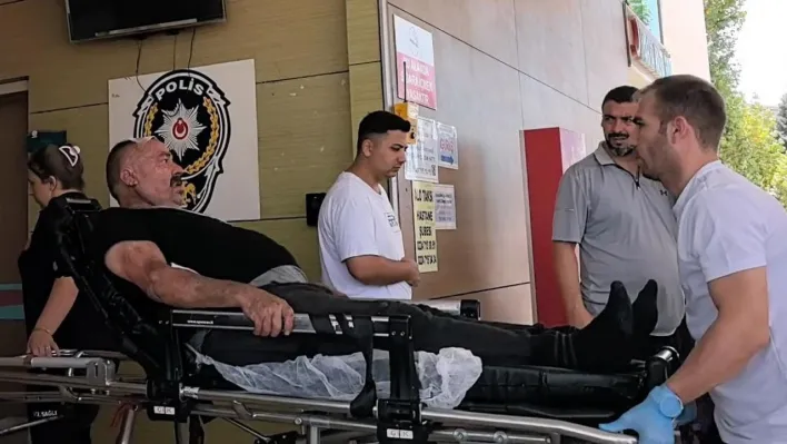 Fabrika çatısından düşüp ağır yaralandı