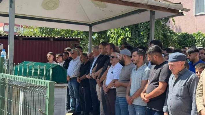 Fabrikada zehirlenerek hayatını kaybeden işçi toprağa verildi