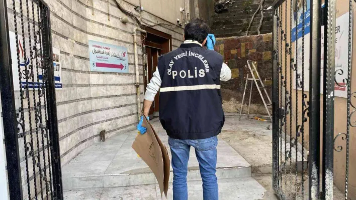 Fatih'te metruk gecekonduda insan kafatası ve kemikleri bulundu