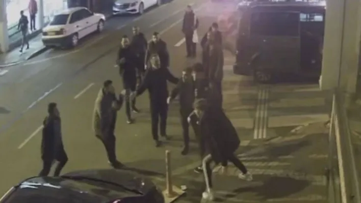 Fatih'te park yeri kavgasında 2 kişi bıçaklandı