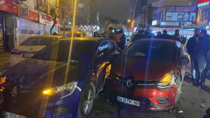 Fatih'te polisin 'dur' ihtarına uymadı, 3 araca çarptı, 1 kişi yaralandı