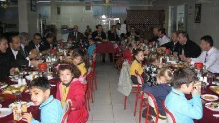 Fatih Kolejinde Babalarla Kahvaltı Keyfi Devam Ediyor