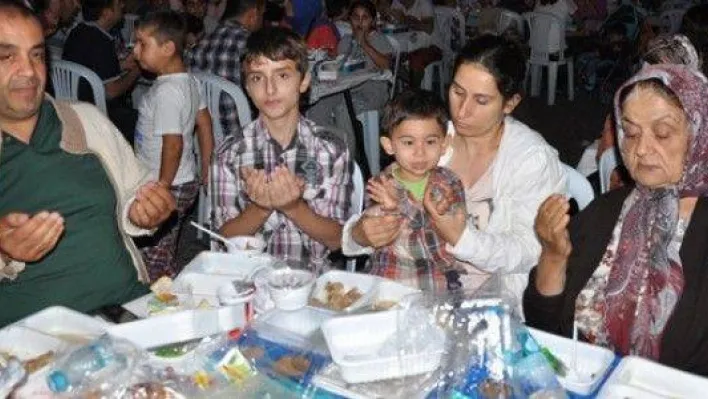 Fatih Mahallesinde 2 Bin 500 El Semaya Açıldı