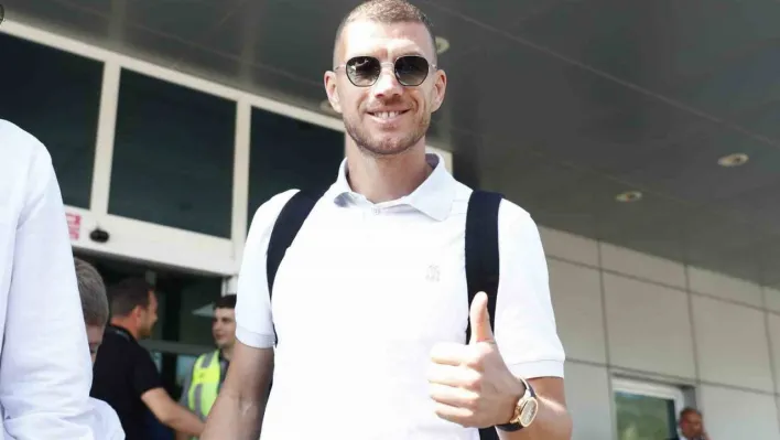 Fenerbahçe: 'Edin Dzeko, sağlık kontrollerinden geçmek ve transfer görüşmelerini tamamlamak üzere İstanbul'a geldi.'