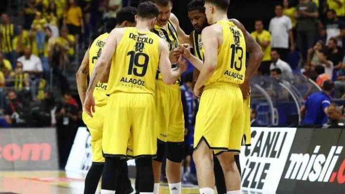 Fenerbahçe, A. Efes'i farklı mağlup etti