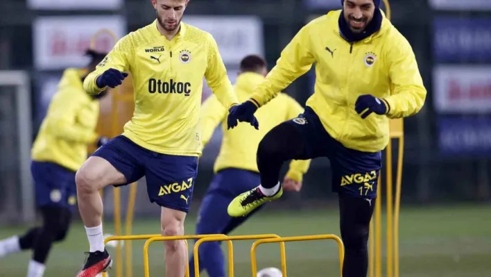 Fenerbahçe, Başakşehir maçı için kampa girdi