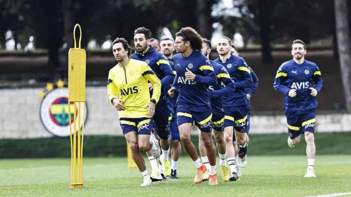Fenerbahçe çalışmalarına devam ediyor