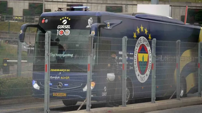 Fenerbahçe derbi için Nef Stadyumu'na ulaştı