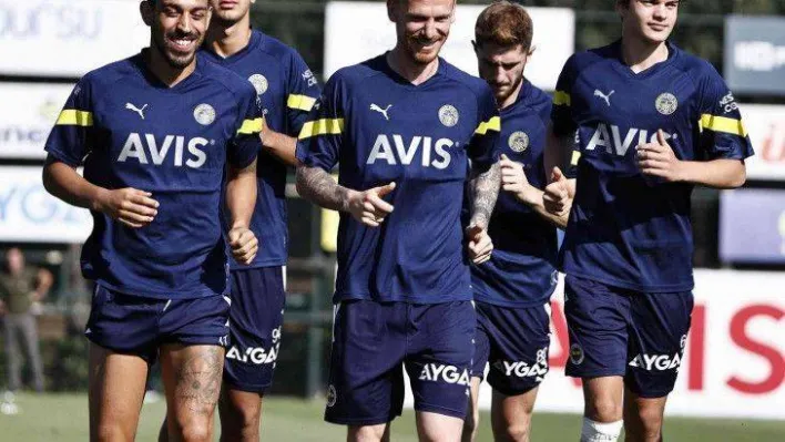 Fenerbahçe, hazırlıklarını sürdürüyor