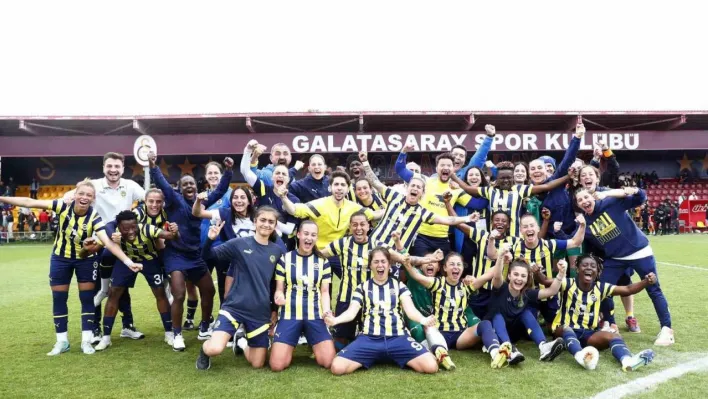 Fenerbahçe Kadın Futbol Takımı 13 oyuncu ile sözleşme yeniledi
