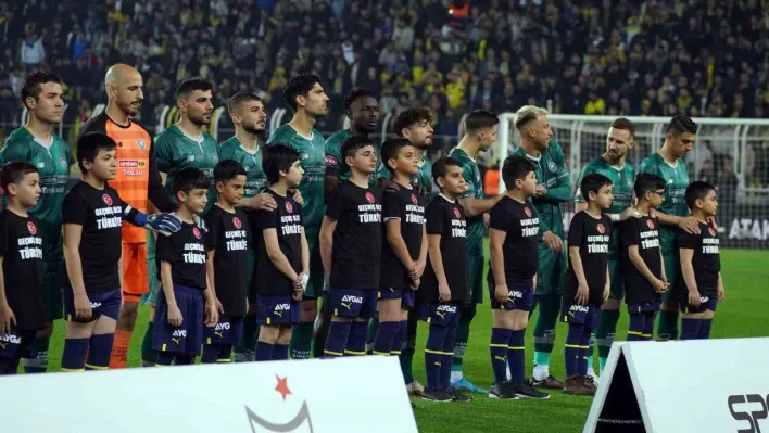 Fenerbahçe - Konyaspor maçına depremzede çocuklar misafir oldu