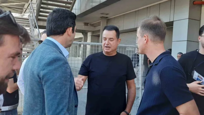 Fenerbahçe seçiminde ünlü isimler de oy kullandı