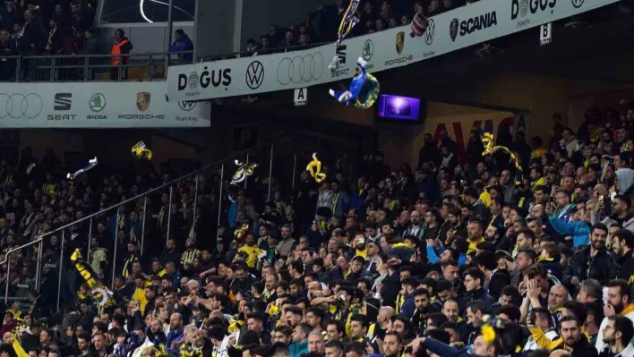 Fenerbahçe taraftarından anlamlı pankart