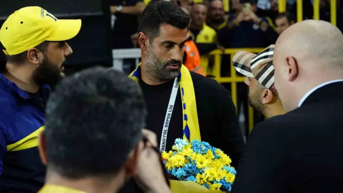 Fenerbahçe taraftarından Volkan Demirel'e sevgi seli