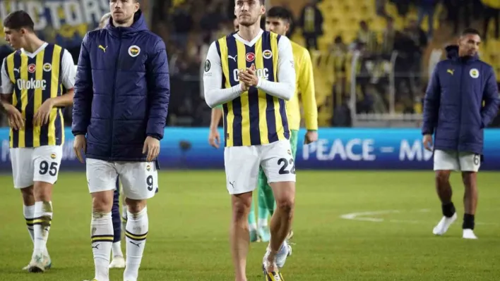 Fenerbahçe ve tribünlerden Umut Nayir'e destek