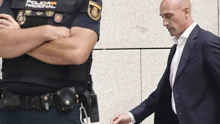 FIFA'dan Luis Rubiales'e 3 yıllık ceza