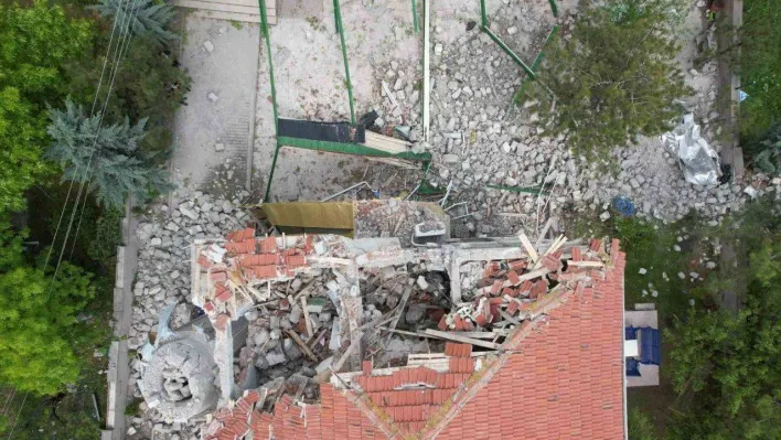 Fırtınada minaresi yıkılan cami havadan görüntülendi