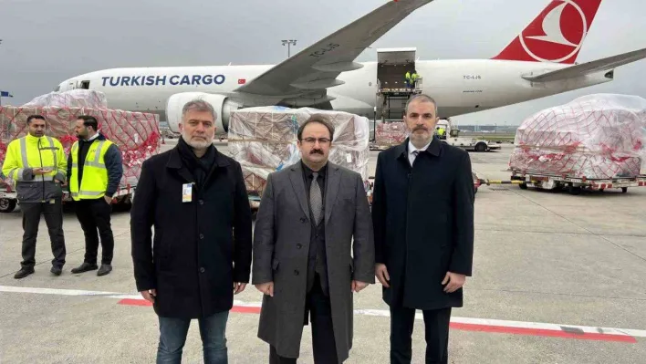 Frankfurt'tan Türkiye'ye 200 ton acil yardım malzemesi gönderildi