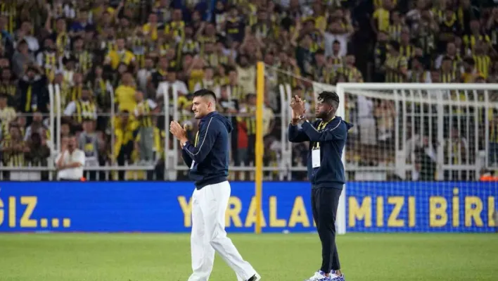 Fred ve Cengiz Ünder, sarı-lacivertli taraftarları selamladı