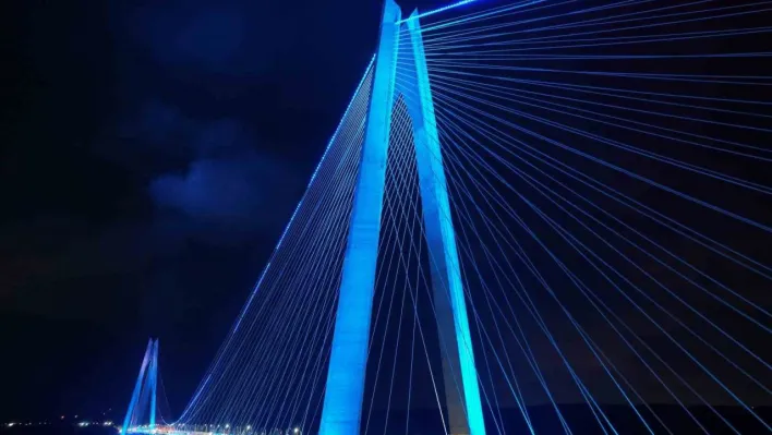 FSM ve Yavuz Sultan Selim köprüleri maviye büründü