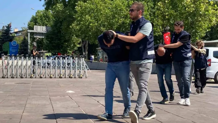 Fuhuş yaptırdığı iddia edilen şüpheliler adliyeye sevk edildi