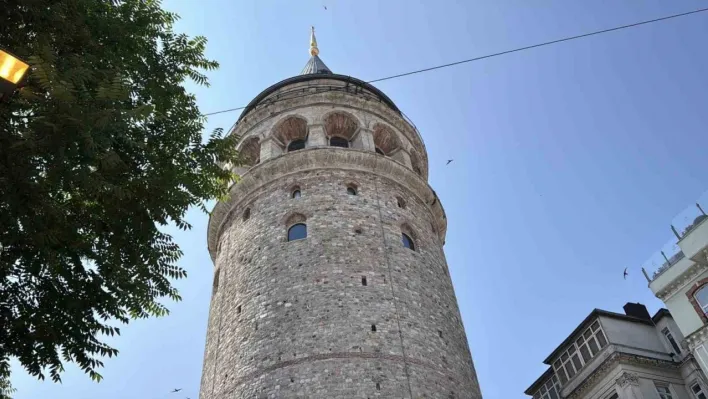 Galata Kulesi'nden düşen 22 yaşındaki genç hayatını kaybetti