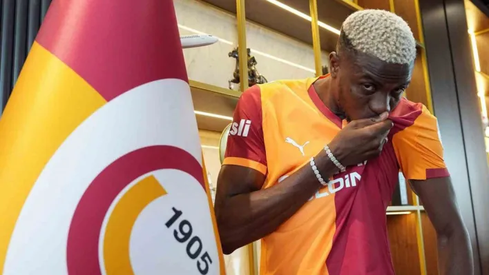 Galatasaray, Osimhen ile 4 yıllık sözleşme imzaladı