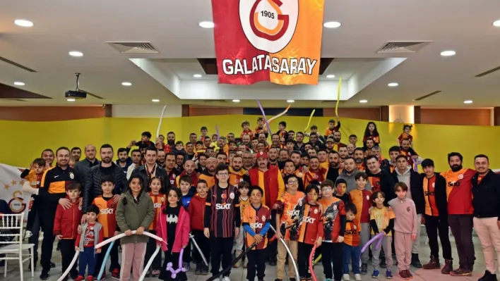 Galatasaray taraftar grubunun iftar yemeği büyük ilgi gördü