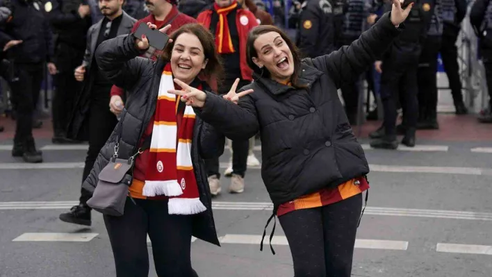 Galatasaray taraftarı, Dolmabahçe'de