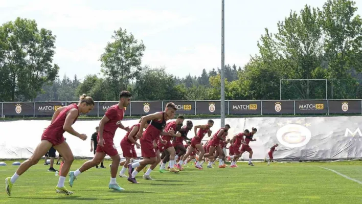 Galatasaray yeni sezon hazırlıklarını yaptığı antrenmanla sürdürdü