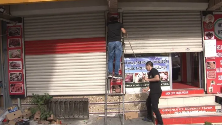 Gaziosmanpaşa'da BEDAŞ'ın yanan elektrik kablolarına geç müdahalesi esnafı mağdur etti