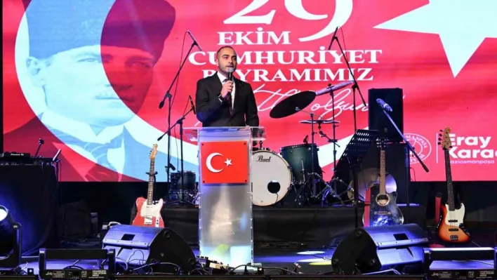 Gaziosmanpaşa'da Cumhuriyet Bayramı, fener alayı ve konserlerle kutlandı