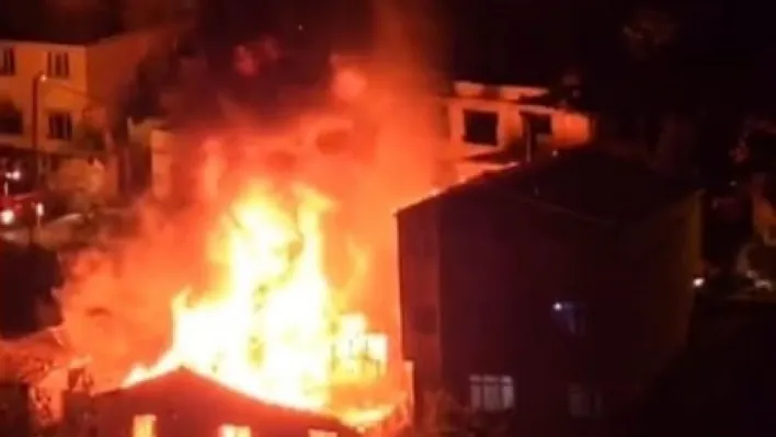 Gaziosmanpaşa'da patlayan buzdolabı evi kül etti