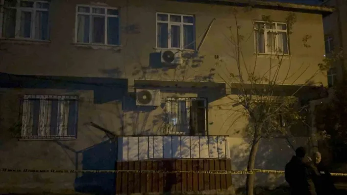 Gebze'de çatlak ve kayma tespit edilen 2 katlı bina tahliye edildi