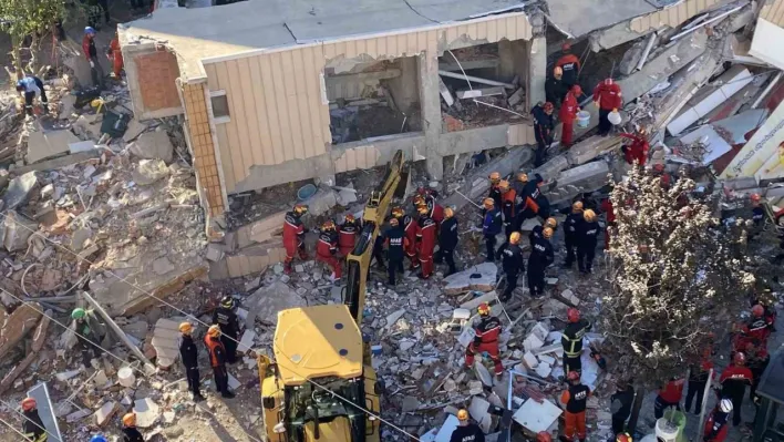 Gebze'de çöken binada enkaz altında kalan aile fertlerinin kimlikleri belli oldu