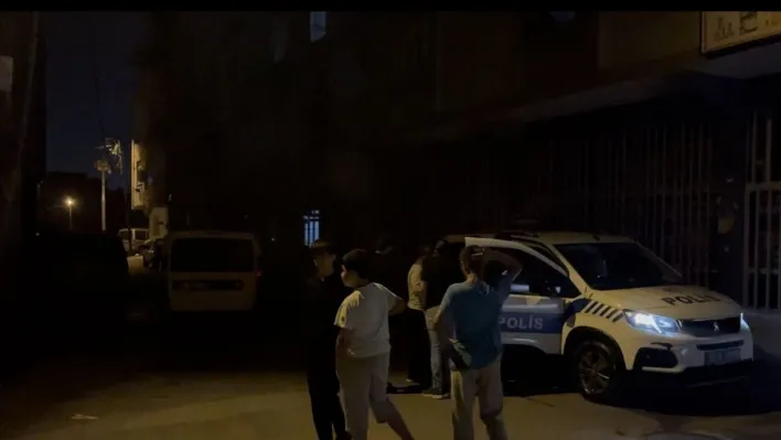 Gece yarısı husumetlisinin aracını kundakladı